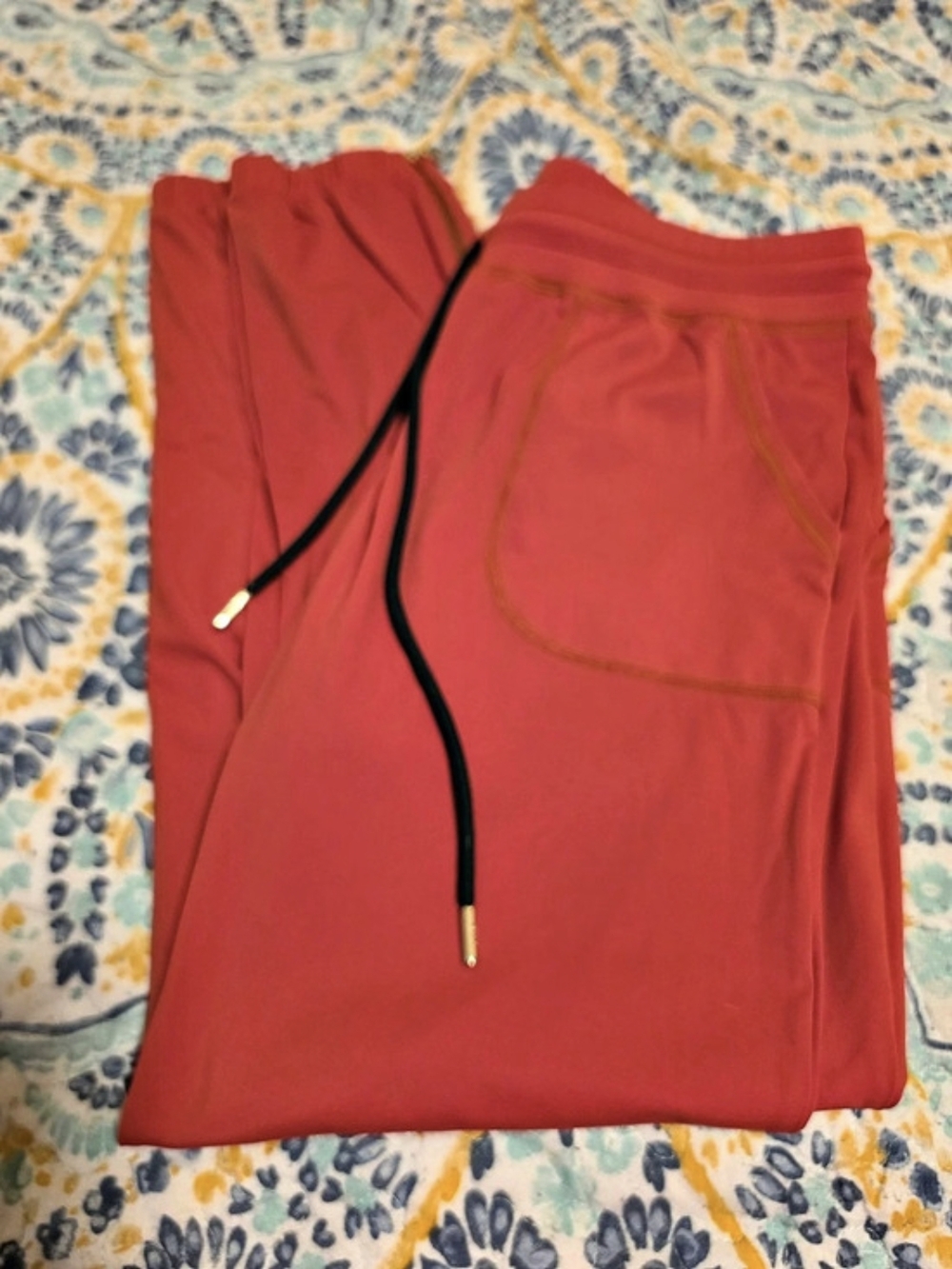 Zyia Active Everywhere Zipper Joggers Red Size Large- SHORT
